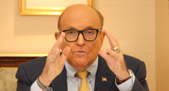 Trump'ın avukatı Rudy Giuliani’nin otel odasındaki iğrenç görüntüleri ifşa oldu!