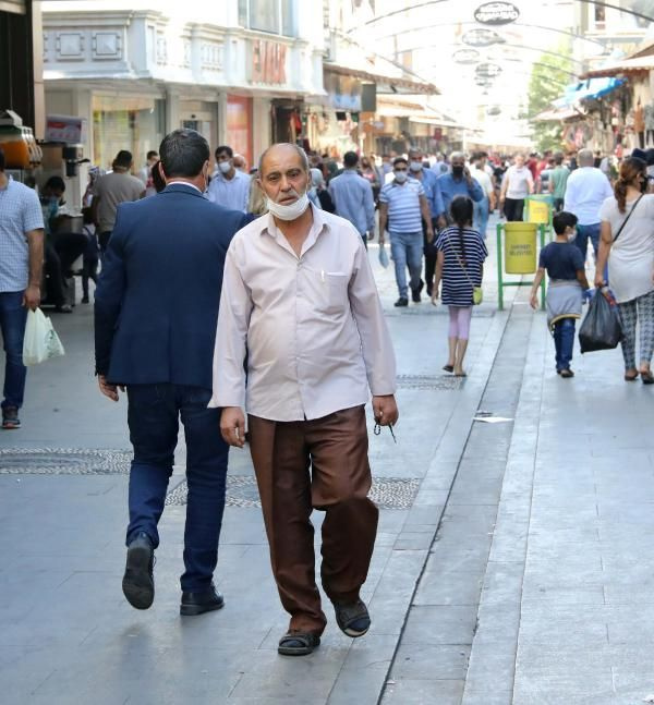 Ne maske ne mesafe! Vaka sayısının arttığı Gaziantep'ten pes dedirten görüntüler