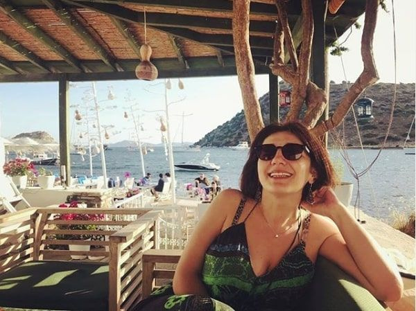 Suzan Kardeş'in kızı Begüm Kardeş Instagram'ı salladı paylaşımları ilgi çekti