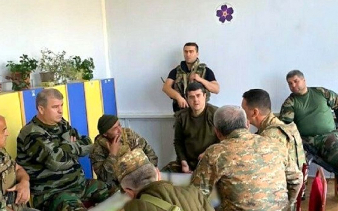 Ermeni komutanlar SİHA korkusundan anaokulunda toplantı yapıyor