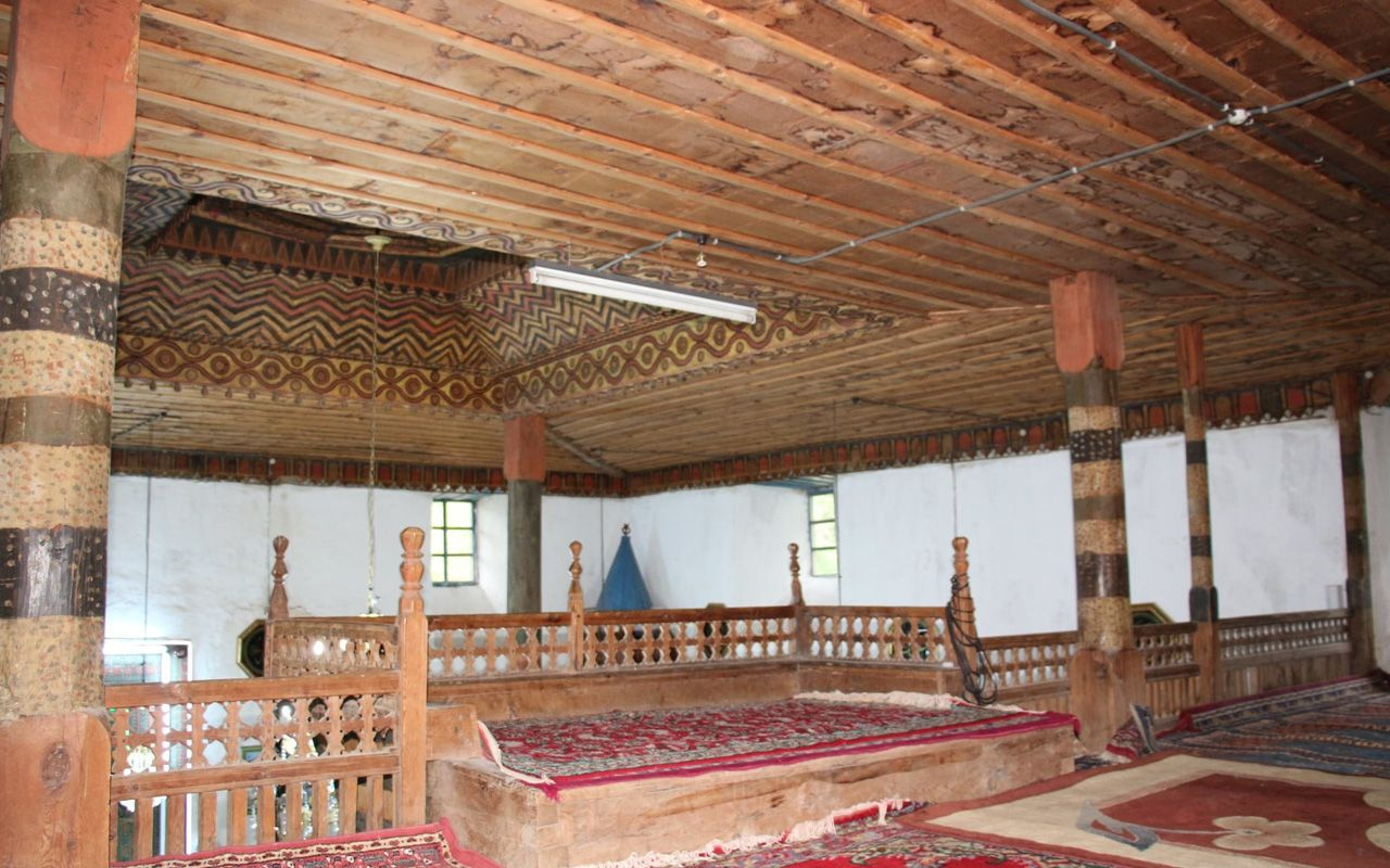 Erzurum'da Osmanlı'dan kalma 400 yıllık 'Tahtalı cami' görenleri etkiliyor