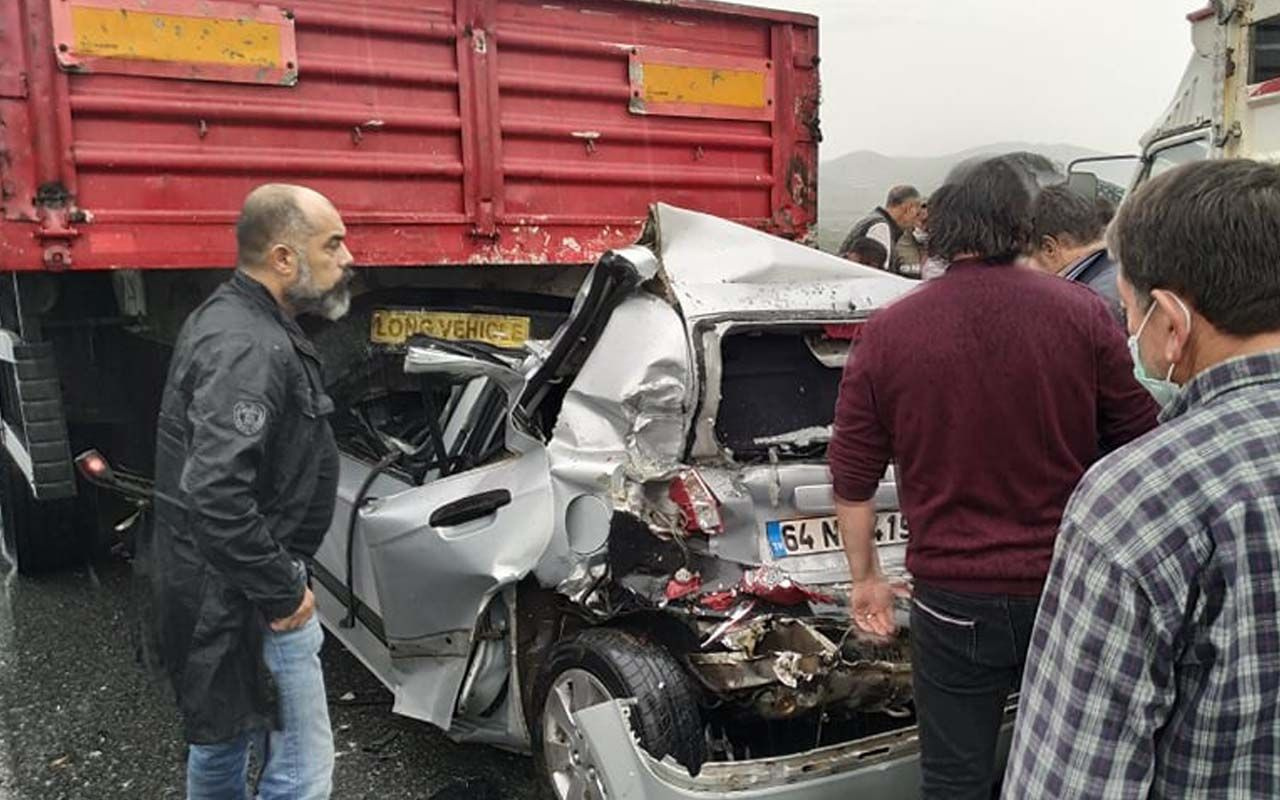 Aydın-İzmir otoyolunda yok böyle kaza! Otomobil TIR'a arkadan çarptı 12 kişi yaralandı