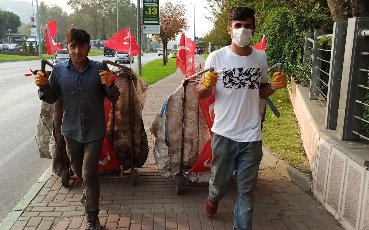 Bursa'da kağıt topladıkları aracı Türk bayrağıyla donatan gençler 29 Ekim'i kutladı