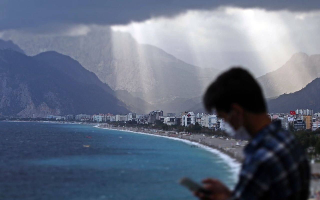 Antalya Konyaaltı'nda gören telefona sarıldı! Bulutların arasından çıktı