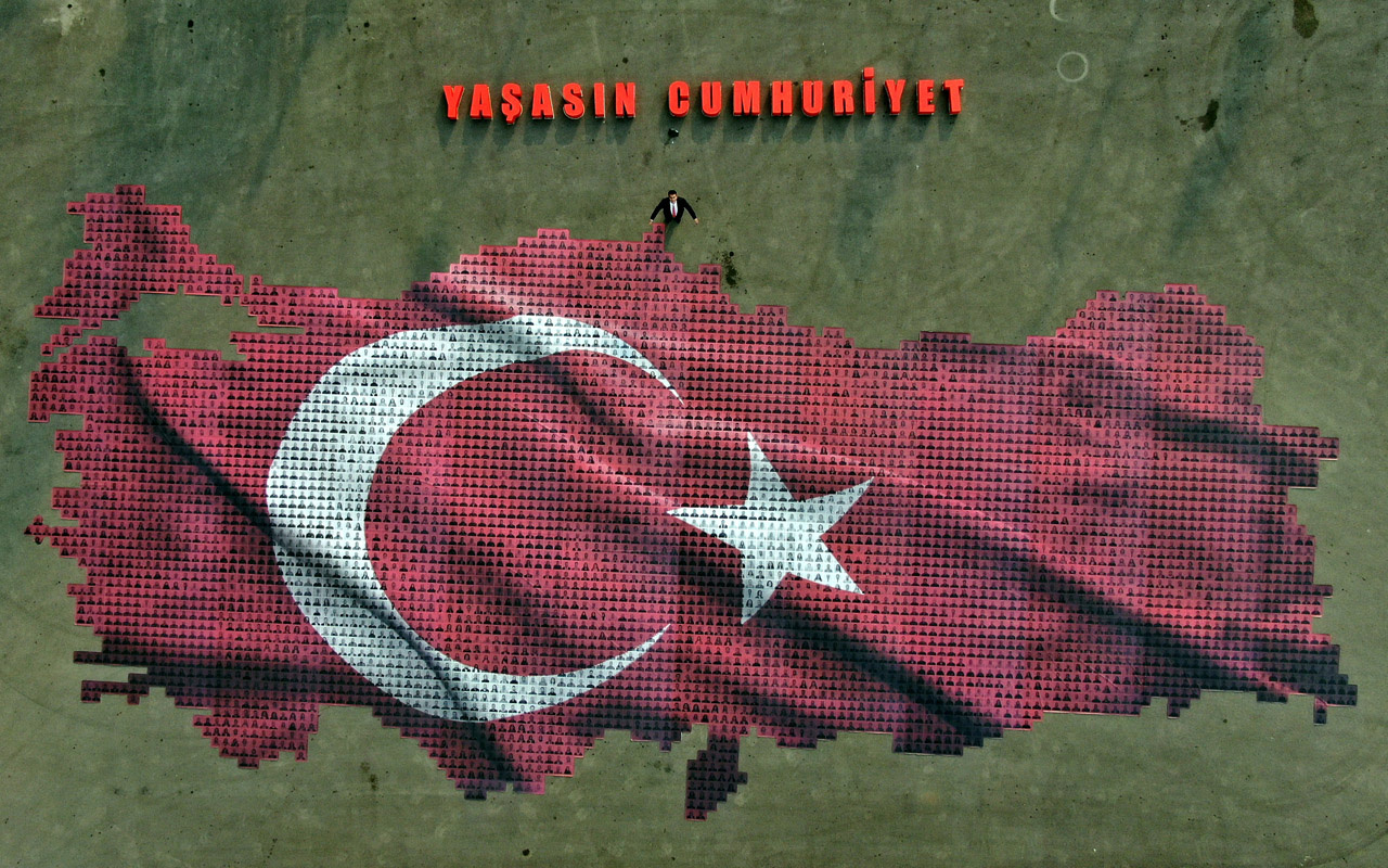 Bursa'da 29 Ekim Cumhuriyet Bayramı'na özel 'Türk bayrağı' çalışması