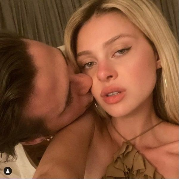 Brooklyn Beckham nişanlısı Nicola Anne Peltz küvette aşka geldi dudak dudağa...