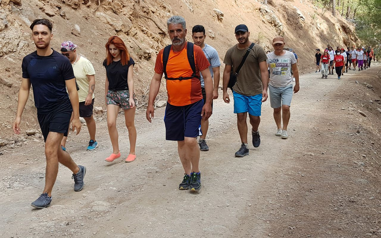 Adana'da kış öncesi son kanyon sefası! 12 kilometre yürüyüp iplerle ulaştılar