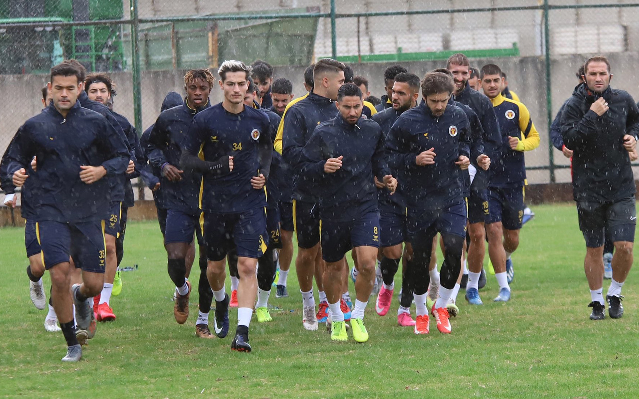 Menemenspor'a Ankaraspor maçı öncesi şok: 13 pozitif vaka