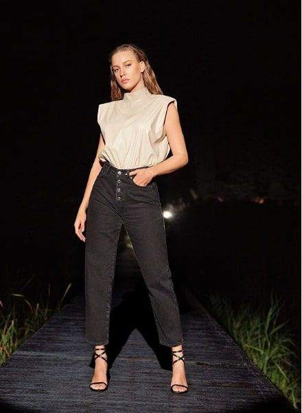 Serenay Sarıkaya ile annesi İzmir depremine dönüş yolunda yakalandı