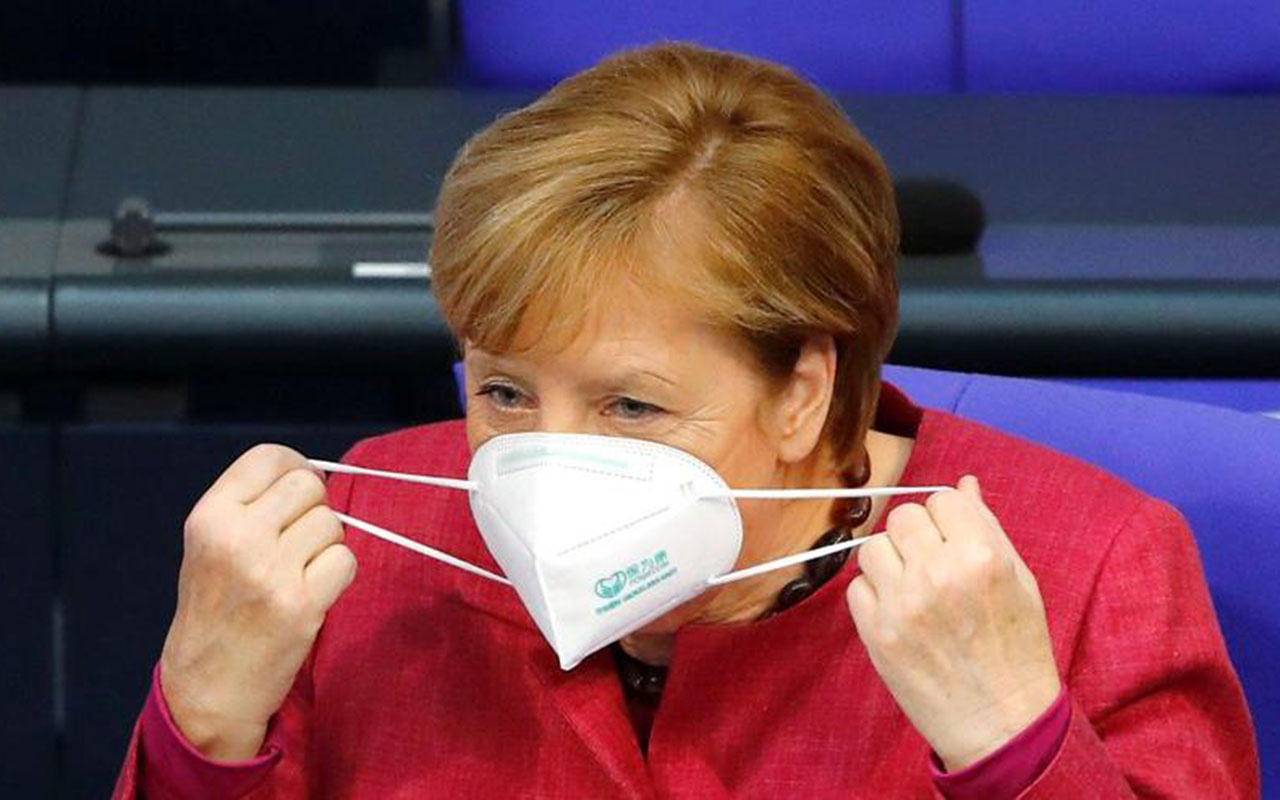 Almanya Başbakanı Merkel'in maskesi sahte çıktı! Rezaletin büyüğüne bak