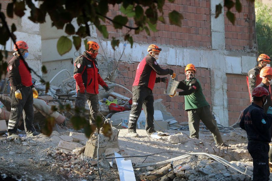 72 saat geride kaldı! Depremin kahramanları üzüntü ve sevinci bir arada yaşıyor