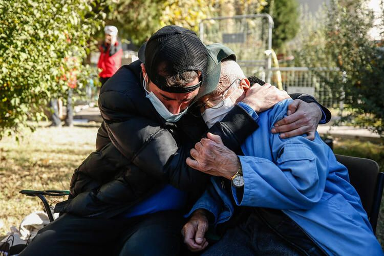 İzmir depreminden sonra yürek dağlayan kareler! Uzun yıllar hafızalardan silinmeyecek anlar