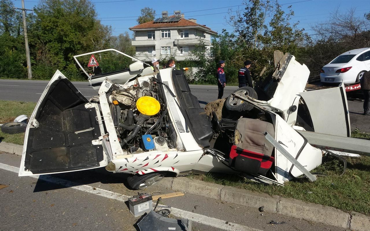 Samsun'da ölümle burun buruna geldiler! Araç parçalara ayrıldı 2 kişi yaralandı