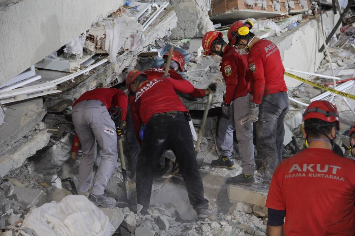 Seda Sayan da destek oldu İzmir depreminin ardından AKUT'a destek çağrısı