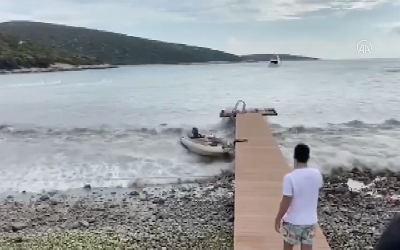 İzmir depreminde deniz işte böyle yükseldi! Sığacık'ta 1 kişiyi boğmuştu