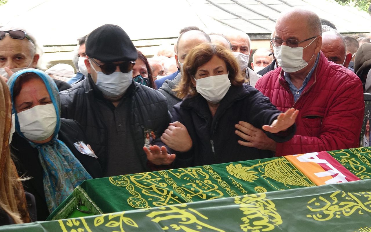 İzmir depreminde ölen 3 kişilik Küçükyumuk ailesi son vedada ayrıldı