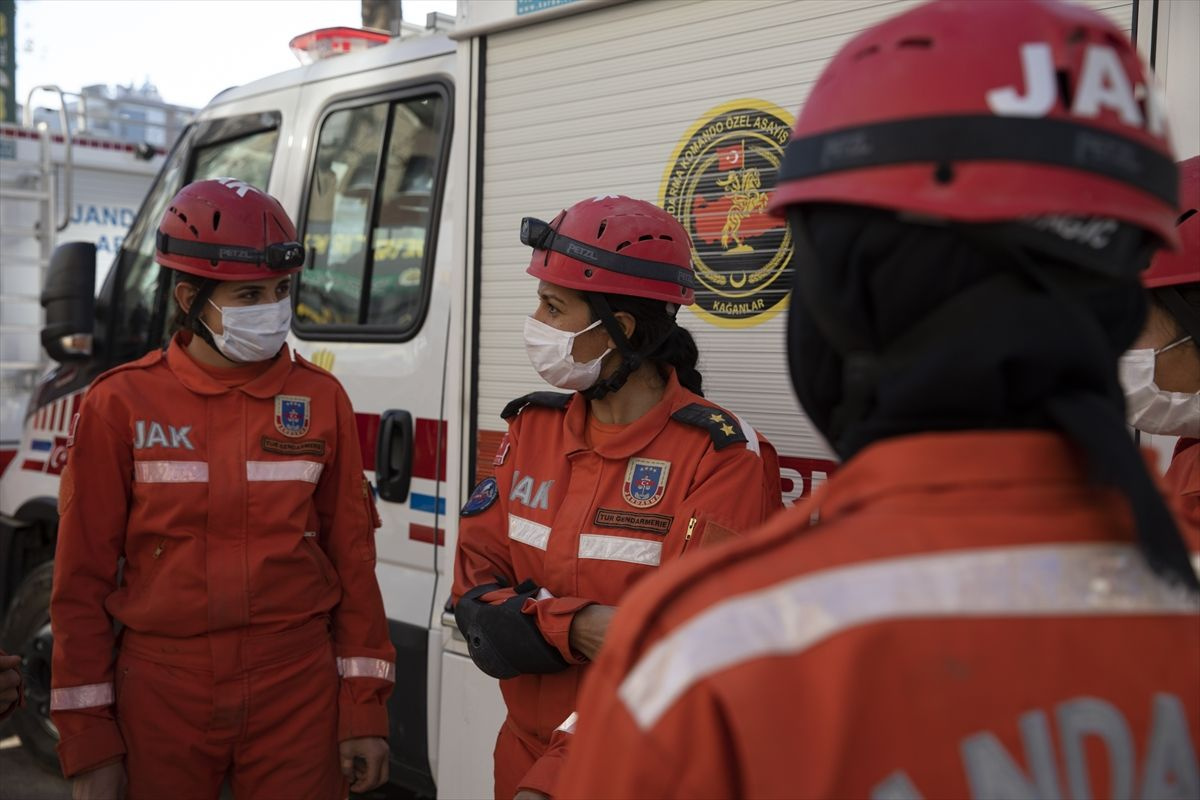 İzmir depreminde hayat kurtaran JAK kadınları! 'AFAD görevlisi bana abi dedi'