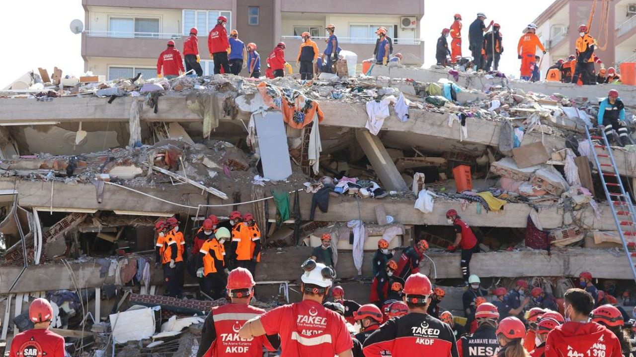 Demet Akalın depremzedelere yardım için harekete geçti 10 aileye yardım edecek