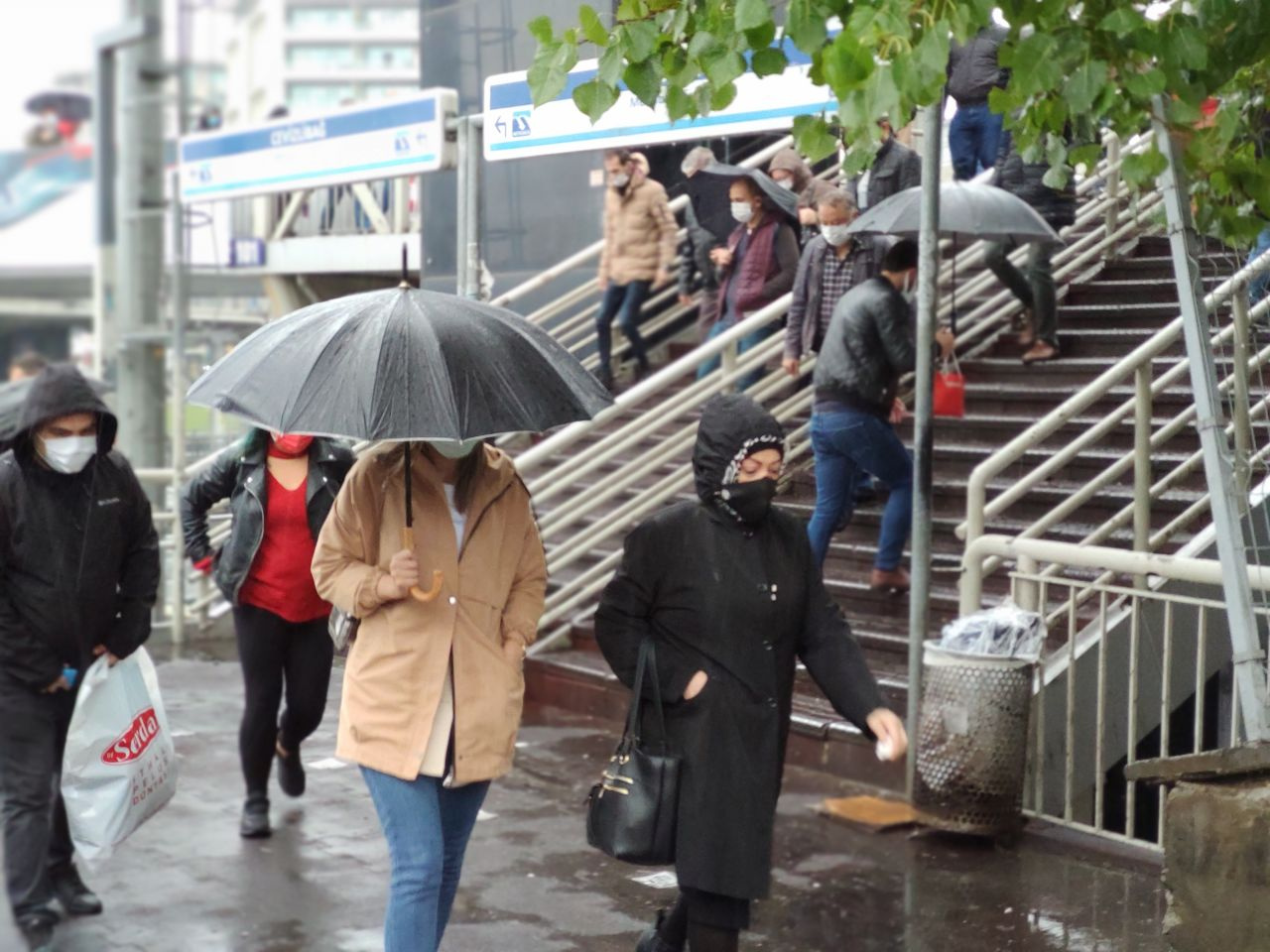 Meteoroloji'den İstanbul için kuvvetli yağış uyarısı! BUDO seferleri iptal etti