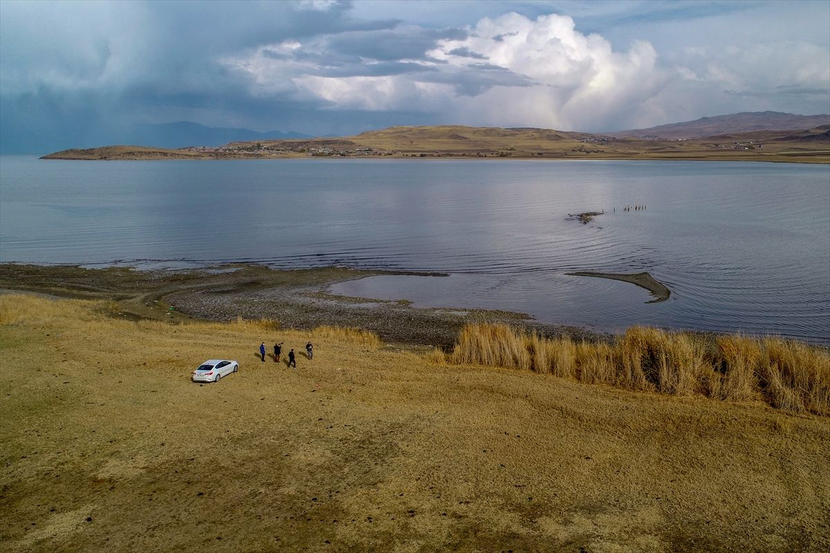 Van Gölü çekilince ortaya çıktı yaklaşık 200 yıllık olduğu tahmin ediliyor