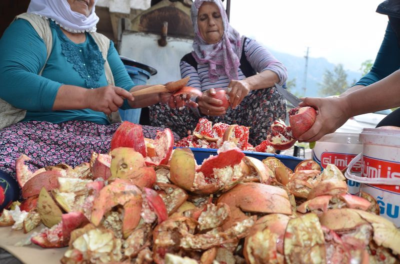 Antalya'da ev kadınları üretiyor 15 kilodan 1 kilo çıkıyor! Fiyatı bakın ne kadar