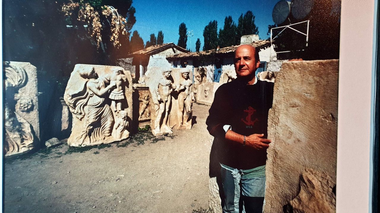 Aydın'da özel izinle antik kente defnedilmişti! Mezarı başında anıldı