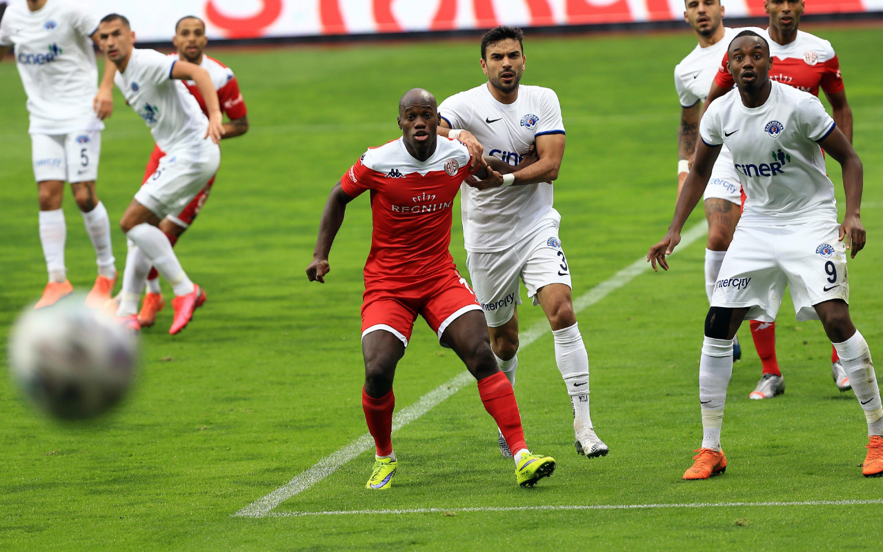 Antalyaspor 1 puanı duraklamada kurtardı