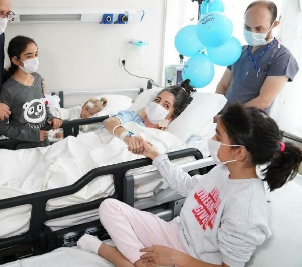 Elif Perinçek ile annesi ve ikiz ablalarının tedavisi sürüyor! İşte son durum