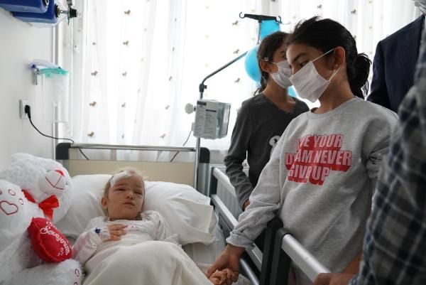 Elif Perinçek ile annesi ve ikiz ablalarının tedavisi sürüyor! İşte son durum