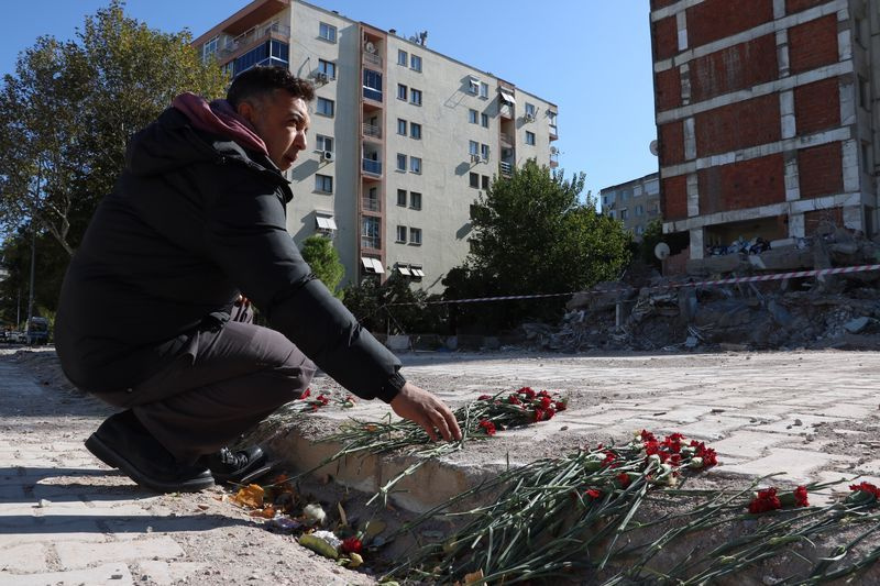 İzmir depreminde hayatının en zor anını yaşadı! 17 kişiyi tek tek o teşhis etti
