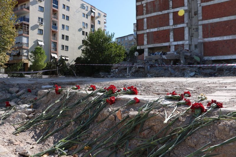 İzmir depreminde hayatının en zor anını yaşadı! 17 kişiyi tek tek o teşhis etti