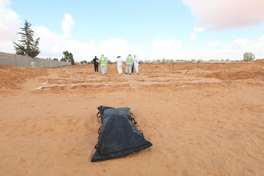 Libya'da her gün yeni toplu mezar bulunuyor! Ekipler 17 cesede daha ulaştı