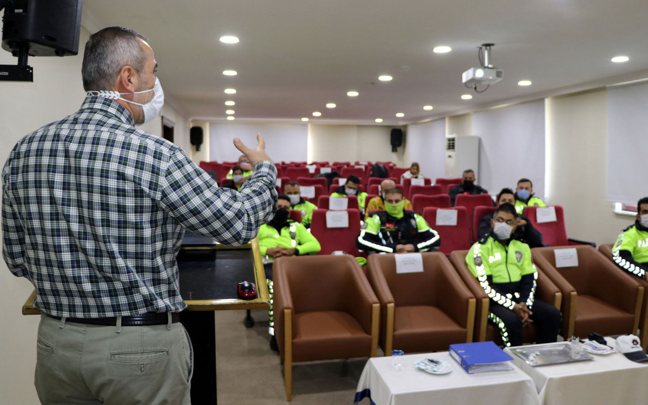 Van’da polislere halkla ilişkiler eğitimi