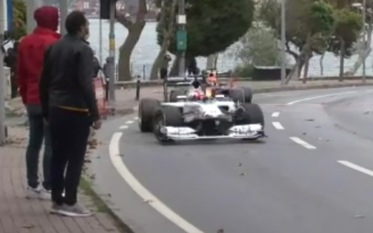 İstanbul'da Formula 1 araçları sokaklarda! Görenler hayret etti