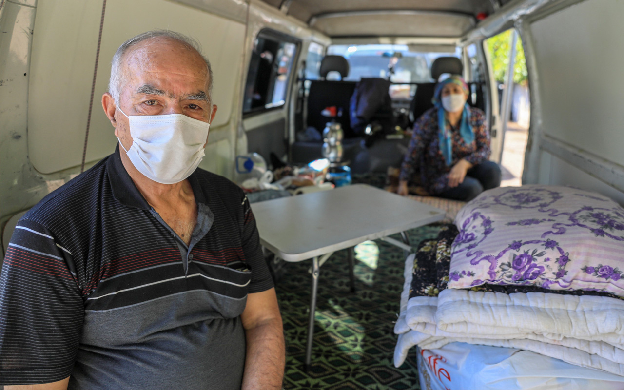 Antalya'da 1 buçuk aydır minibüste yaşıyor lösemi hastası oğlunun masrafları ağır geldi