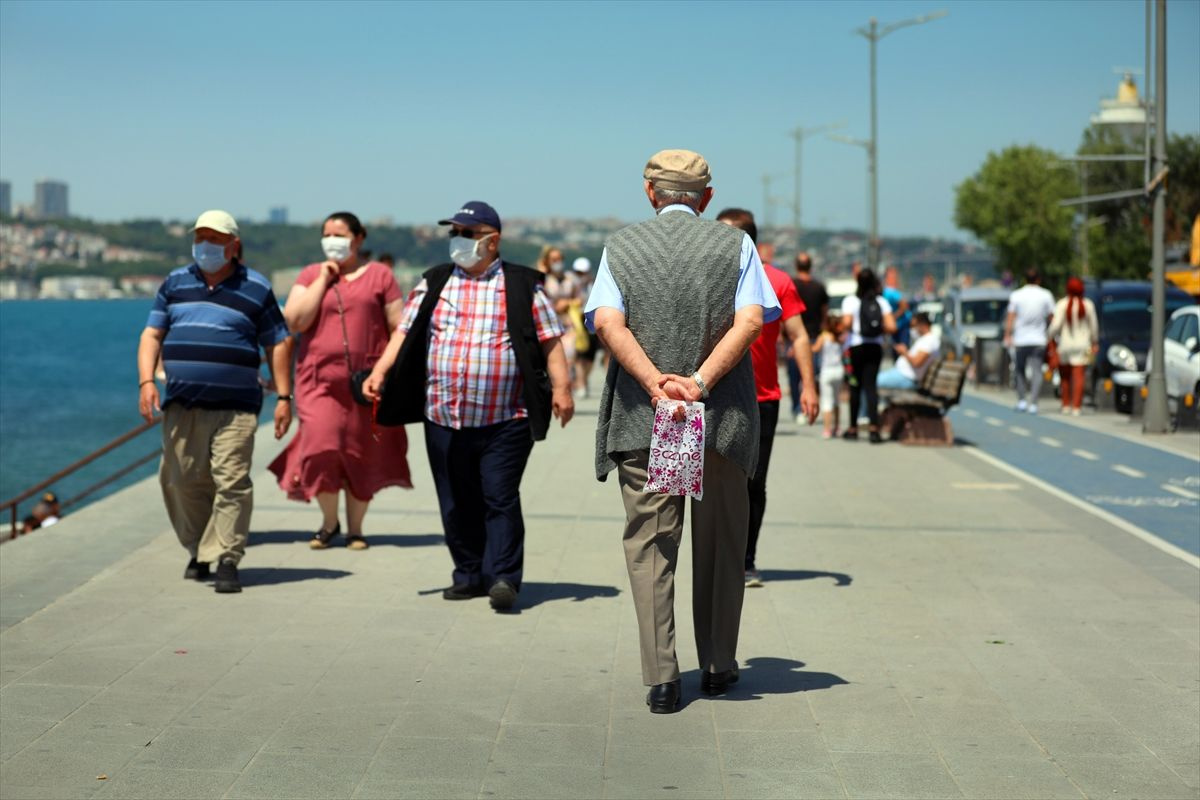 İstanbul ve Ankara başta olmak üzere 17 şehirde 65 yaş üstüne sokağa çıkma yasağı geldi