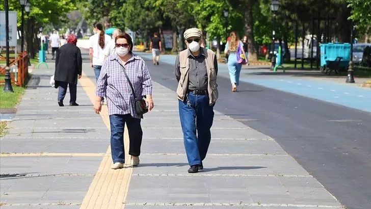 22 şehirde 65 yaş üstüne sokağa çıkma yasağı geldi! İstanbul ve Ankara da var