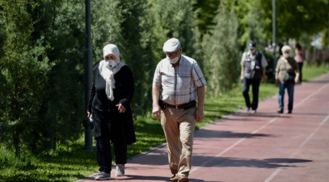Ankara ve İstanbul da var! 27 şehirde 65 yaş üstüne sokağa çıkma yasağı geldi