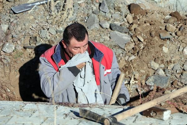 Erzurum'da şaşırtan görüntü! 800 mezar kazıldı