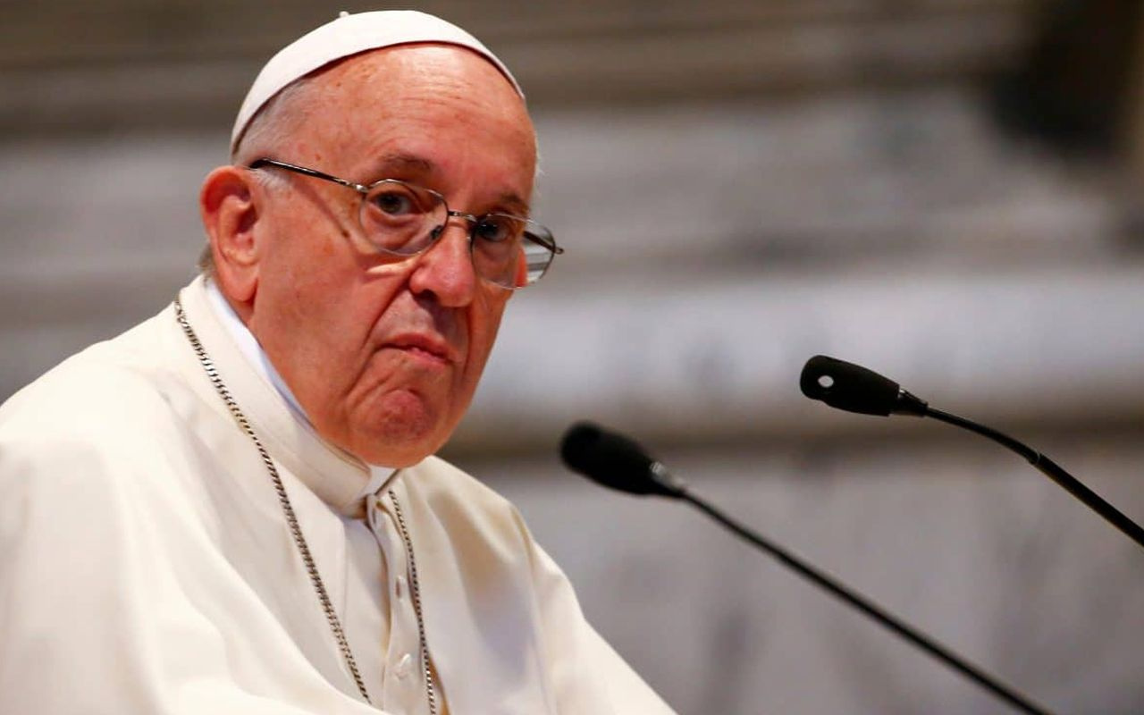 Papa Francis'in Instagram beğenisi olay! Ünlü model Natalia Garibotto tiye aldı