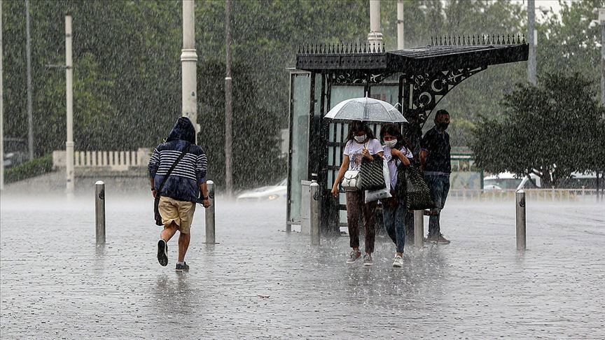 Meteoroloji saat verdi! İstanbul'da yağış bugün de sürecek