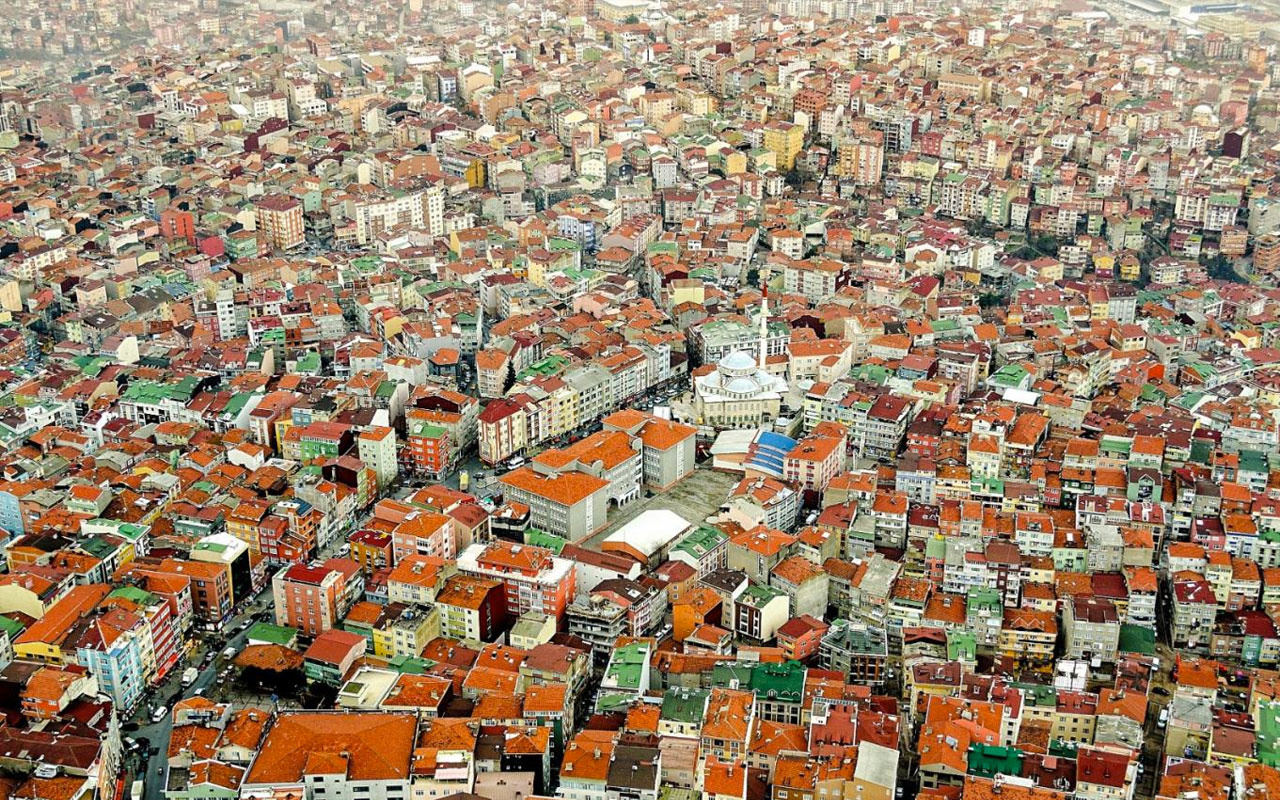 İstanbul'da deprem toplanma alanlarının durumu içler acısı adı var sanı yok!