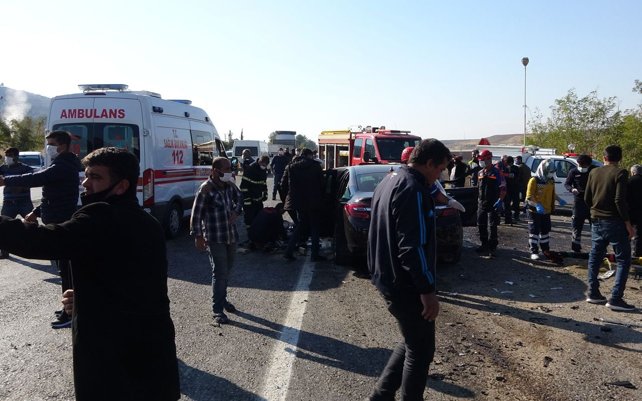 Adıyaman'da TIR'ın yaptığı dönüş manevrasında 1 kişi öldü 4 kişi yaralandı