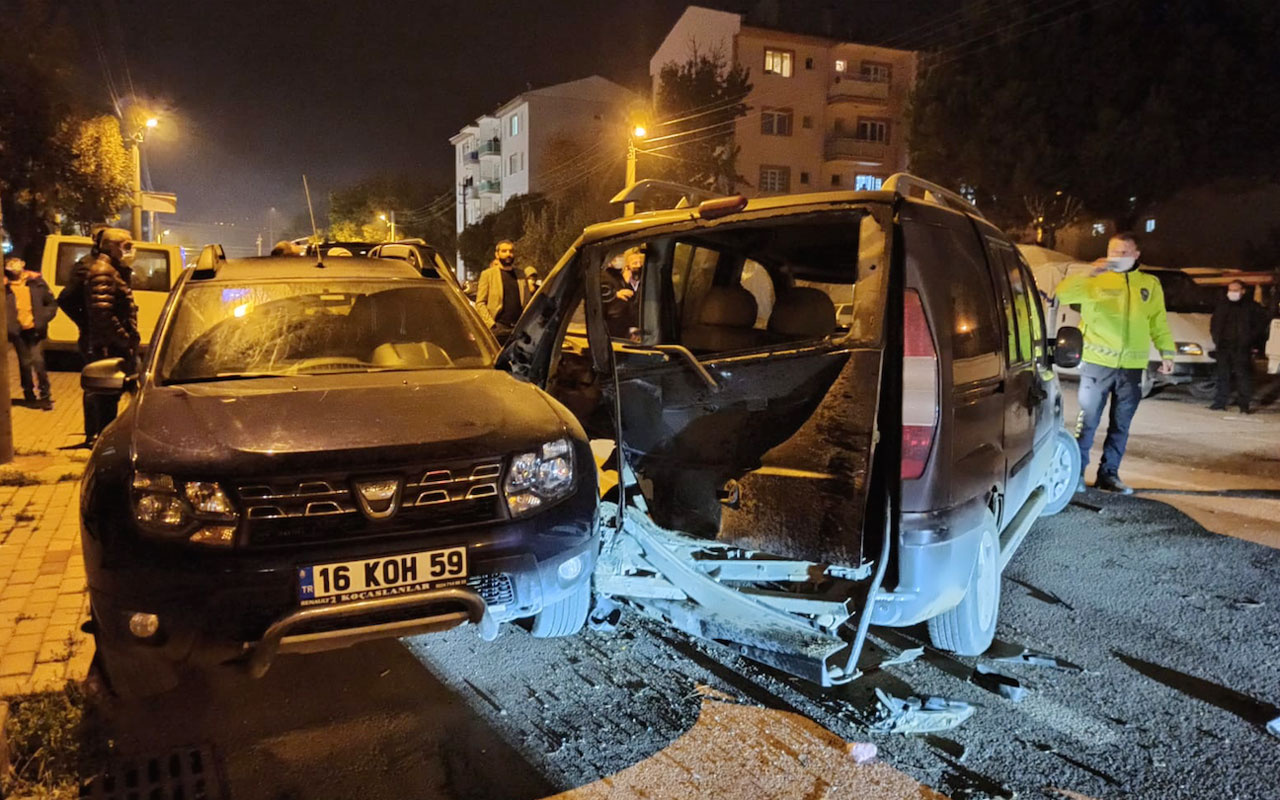 Bursa'da kazanın artından tartışan otomobil sürücülerini polis ayırdı