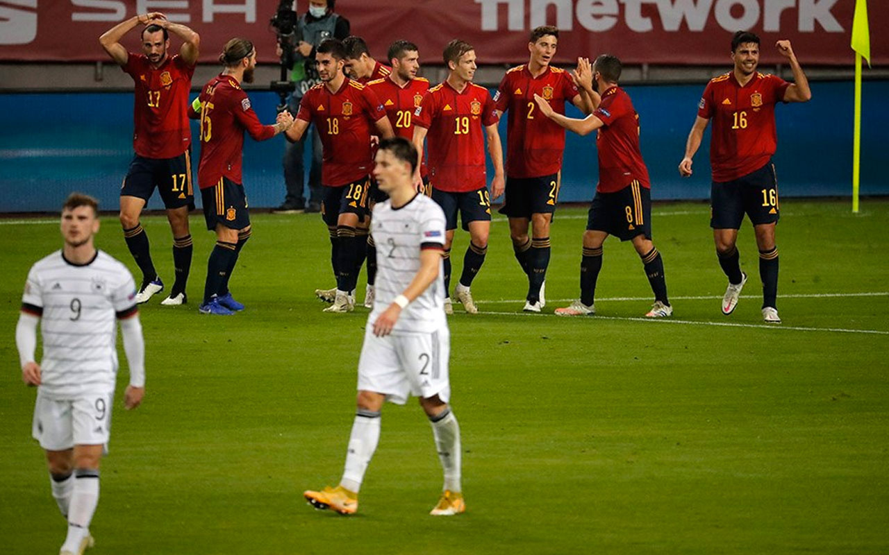 İspanya, Almanya'yı sahadan sildi gol şov yaptı