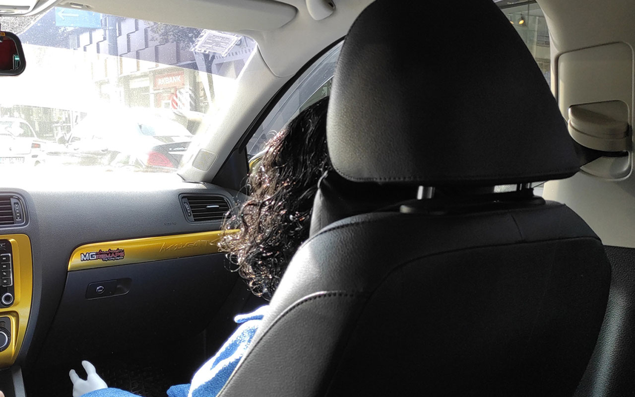 Taksiciden ön koltuğa oturulmasını engellemek için akılalmaz yöntem