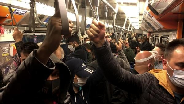 Bu görüntü İstanbul'dan! Metro ve metrobüste yine 'sosyal mesafesiz' ulaşım