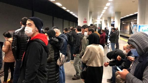 Bu görüntü İstanbul'dan! Metro ve metrobüste yine 'sosyal mesafesiz' ulaşım