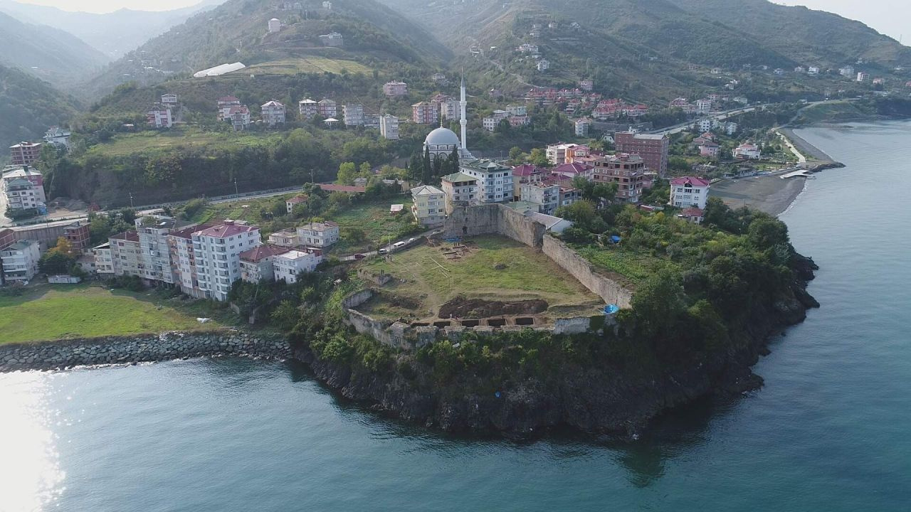 Trabzon'da 8 mezar bulundu herkesi heyecan sardı! İkinci kazı başlıyor