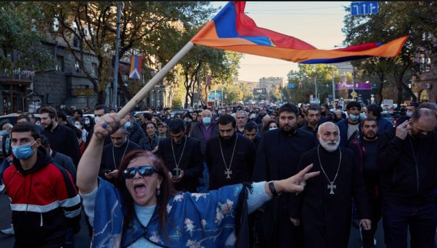 Ermeniler, Dağlık Karabağ'daki çatışmalar sonrası ne düşünüyor? Çok konuşulacak anket